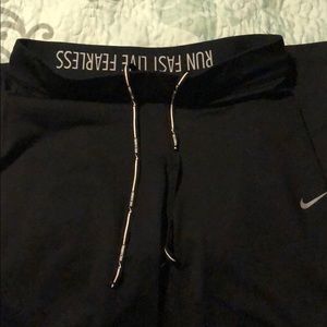 Nike relay crop